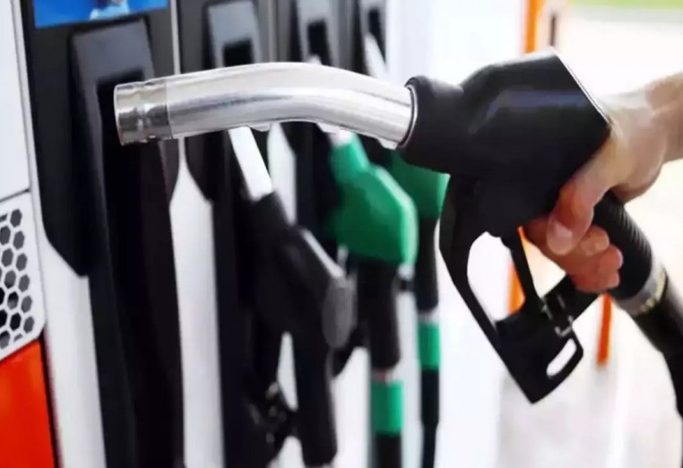 भारतले फेरि ६ रूपैयाँ बढाएर पठायो पेट्रोलको मूल्य, निगमलाई मासिक १ अर्ब ९० करोड घाटा